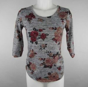 No Boundaries • Women's Floral Rounded Hem 3/4 Sleeve Knit Top